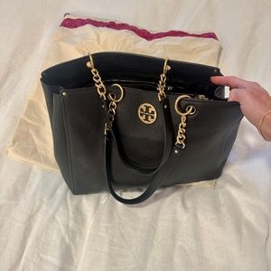 Tory Burch Everly tote in black